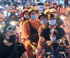 Người Hà Nội đổ ra chật đường trong ngày đầu nới lỏng giãn cách: Tại sao người ta thích ra đường giữa đại dịch?