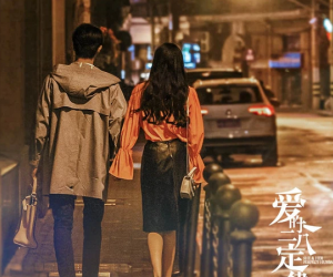 Dương Mịch lộ cảnh tình tứ đi bên Hứa Khải, chỉ nhìn sau lưng vẫn được khen nức nở vì dáng quá đẹp