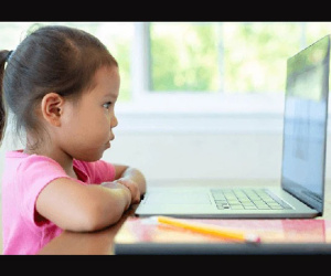 Học sinh cứ được thêm vào lớp học online lại 'nhảy' ra, thầy cô tưởng trò trốn học, 1 tuần sau phát hiện sự thật động trời