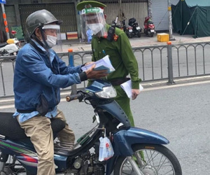 TP.HCM: Đề xuất cho cán bộ, công chức tiêm 2 mũi vắc xin được đi làm trong 2 khung giờ không cần giấy đi đường