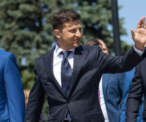 NÓNG: Phụ tá Tổng thống Ukraine bị tấn công ám sát - 10 phát đạn liên tiếp găm vào xe