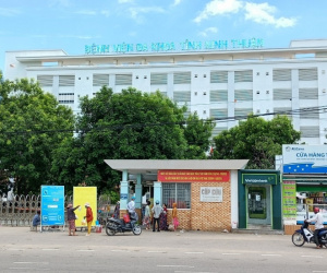 Con gái một cán bộ đi công tác cùng mẹ mắc Covid-19, cả đoàn phải cách ly