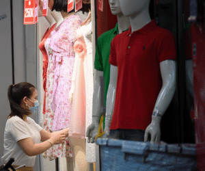 Hà Nội: Phố thời trang, nội thất mở cửa công khai dù chưa được phép