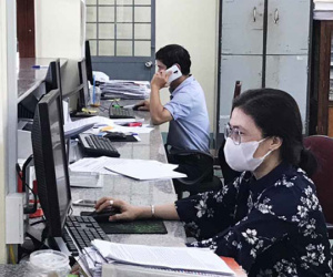Dân văn phòng cuống cuồng thu xếp quay trở lại công ty làm việc sau thời gian dài giãn cách