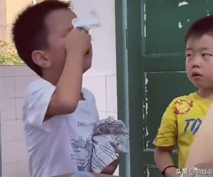 Đánh nhau trong lớp, hai cậu nhóc bị cô giáo gọi lên phê bình, cái kết 'bẻ lái' khiến dân mạng cười ra nước mắt