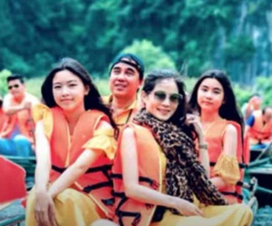 MC Quyền Linh 'xả' clip du lịch ở Ninh Bình hồi lâu, nhan sắc Lọ Lem và Hạt Dẻ lại khiến dân tình quên ngắm cảnh rồi!