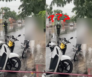 Phát hiện 2 'đối tượng' ra đường tắm mưa trong lúc giãn cách nhưng CSCĐ chỉ 'bất lực' đứng nhìn