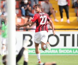Con trai Paolo Maldini lần đầu ghi bàn, Milan tạm chiếm ngôi đầu
