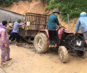 Vụ sạt lở núi khiến 2 trẻ bị thương nặng: 'Tôi không thể cùng lúc cứu vợ và con'