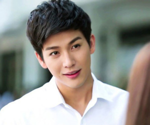 Tình cũ xin đêm cuối trước khi tôi cưới vợ, lật chiếu thấy 1 thứ tôi vội tông cửa chạy