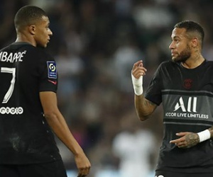 Mbappe xuất hiện mâu thuẫn với Neymar
