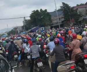 Công nhân Hà Nội sang Hoà Bình bị ùn ứ ở chốt kiểm soát