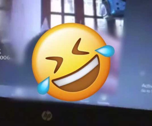 Nam sinh đang học online thì quên tắt camera, màn hình máy tính hiện lên 1 thứ khiến giáo viên tức điên