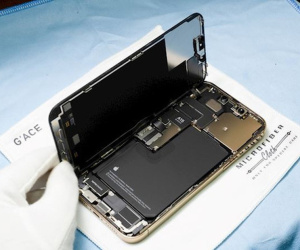 Hình ảnh 'mổ bụng' chiếc iPhone 13 Pro Max đầu tiên tại Việt Nam, bên trong chiếc smartphone xịn xò này có gì?