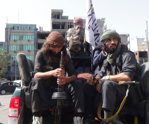 Taliban treo xác nghi phạm bắt cóc trong thành phố để thị uy