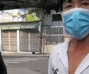 Người đàn ông đòi 'thông chốt', khiêu khích CSCĐ: 'Giờ tao muốn đi đâu thì đi, mày thích cản không?'