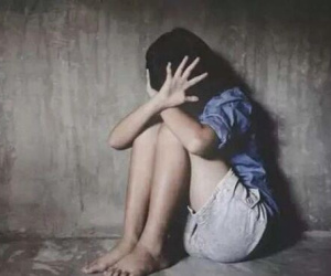 Thiếu nữ 17 tuổi bị bạn trai và gã đàn ông khác hiếp dâm, đẩy ngã