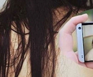 Cô gái trẻ bị người tình dùng ảnh 'nóng' tống tiền