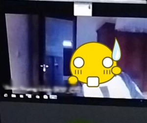 Nữ sinh học online nhưng quên tắt camera, giáo viên zoom màn hình phát hiện hình ảnh khiến cô 'chết điếng'
