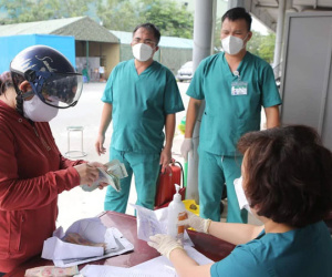 Người đàn ông qua đời vì Covid-19 để lại gói tiền ở Bệnh viện Bạch Mai