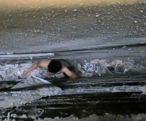 Bất ngờ về nguyên nhân người đàn ông 'bỗng dưng' mắc kẹt giữa khe tường