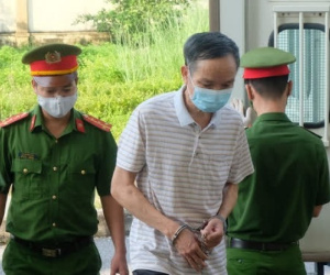 Cựu Phó Chủ tịch HĐND thị xã hầu tòa: Do 'mạo danh' làm đơn tố cáo Chủ tịch UBND thị xã