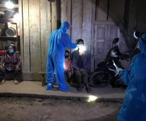 Bí thư xã đón con trai đang cách ly tập trung về nhà để 'làm vía'
