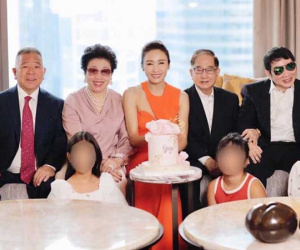 'Đệ nhất mỹ nhân TVB' Lê Tư khoe ảnh sinh nhật tuổi 50, ông xã tỷ phú và em trai tàn tật hiếm hoi lộ diện bèn chiếm luôn spotlight