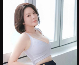 Lý Nhã Kỳ dạo này hay lên đồ 'ngồn ngộn' bức thở: Phô phang, kém đẹp hay sexy gợi cảm?