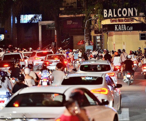 Hà Nội xuất hiện hàng loạt ca mắc Covid-19 mới: Có phải là hệ quả của "biển người" ra đường chơi đêm Trung thu?