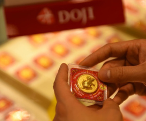 Giá vàng hôm nay 3/10: Áp lực giảm sau đợt tăng sốc