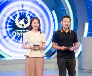 Bí ẩn phía sau tờ giấy Khánh Vy cầm trên tay khi làm MC Đường Lên Đỉnh Olympia