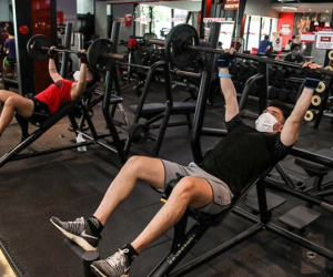 Ảnh, clip: Bạn trẻ Sài Gòn hào hứng trở lại phòng tập gym sau thời gian dài 'nghỉ ngơi'