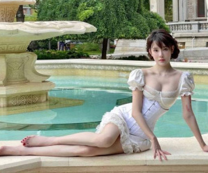 Gái xinh gây bão mạng khi diện bộ váy hững hờ khoe vòng một đẹp như tranh, từ vô danh thành idol của hàng vạn người