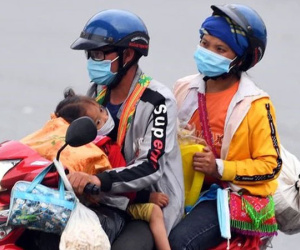 Xót xa cảnh những đứa trẻ theo cha mẹ trên xe máy vượt hàng ngàn km từ miền Nam trở về các tỉnh vùng núi phía Bắc