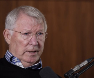Sir Alex Ferguson tiết lộ về điều khoản chiến tranh trên sân tập MU