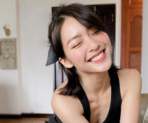 Mặt mộc gây sốc của Khả Ngân: Da căng bóng không tỳ vết nhờ skincare ít bước, dùng toàn đồ chất lượng