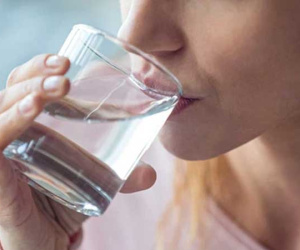Uống 1 cốc nước ấm vào buổi sáng: vừa nhuận tràng lại ngăn ngừa nhiều bệnh tật, thậm chí còn kéo dài tuổi thọ