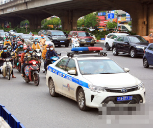 CSGT ngày đêm túc trực đón người từ vùng dịch qua địa bàn Thủ đô
