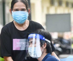 Chàng lập trình viên bị u xương và người mẹ già 2 năm đẩy con đi tìm sự sống: 'Tôi như được sinh ra lần thứ 2'