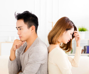 Tá hỏa vì chồng được lòng... hàng xóm