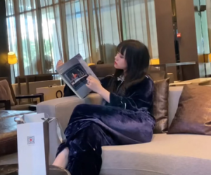 Giả làm người giàu để trải nghiệm cuộc sống thượng lưu mà không tốn xu nào, hành động của nữ sinh viên gây tranh cãi dữ dội