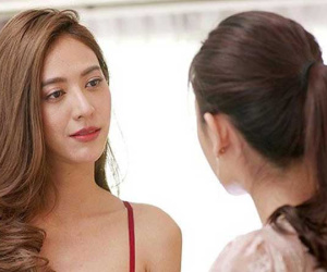 Bạn thân nói chồng ngoại tình nhưng không tin, nhìn chiếc xe đỗ xịch trước cửa tôi khóc lịm người