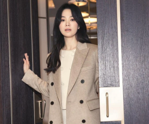 Song Hye Kyo hóa quý cô sang chảnh trong loạt ảnh thời trang Thu/Đông