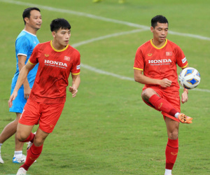 Trung vệ Thanh Bình chia tay tuyển Việt Nam sớm