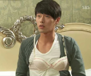 Trước khi làm 'anh xã cực phẩm' của Son Ye Jin, Hyun Bin từng có loạt tạo hình muốn 'chôn sống' trên màn ảnh
