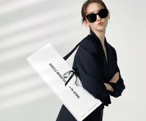 Yoona dùng đồ xịn nhưng tag nhầm hãng fake, netizen liền mỉa mai ngay một mỹ nhân Việt dùng hàng fake nhưng tag hãng xịn