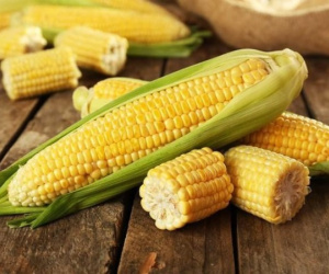 Tác hại nguy hiểm khi ăn quá nhiều ngô và những người không nên ăn ngô