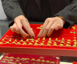 Giá vàng hôm nay 10/10: Thế giới giảm giá, trong nước ăn chênh lớn