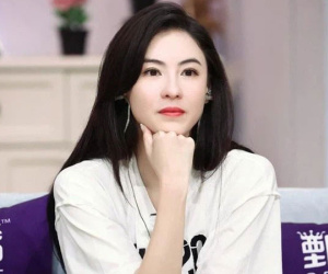 Phóng viên hỏi con trai thứ ba gọi Tạ Đình Phong là gì, Trương Bá Chi thể hiện EQ cao vút với 1 câu trả lời ngắn gọn